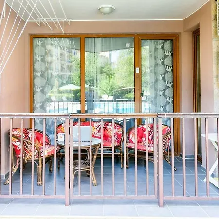 Apartament 1st Floor 1bdr W Kitchen Poolview Ii *